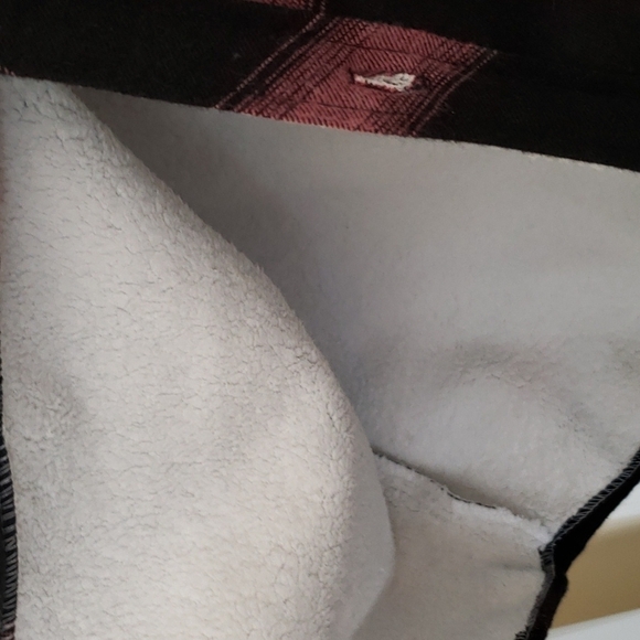 Nomad Men's Black & Pink Plaid Sherpa Lined Button Down - Size M - Picture 7 of 10